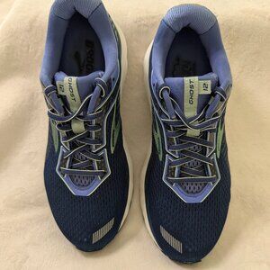 BROOKS GHOST 12 - WOMENS SZ 9 WIDE - EXCELLENT PRE-OWNED